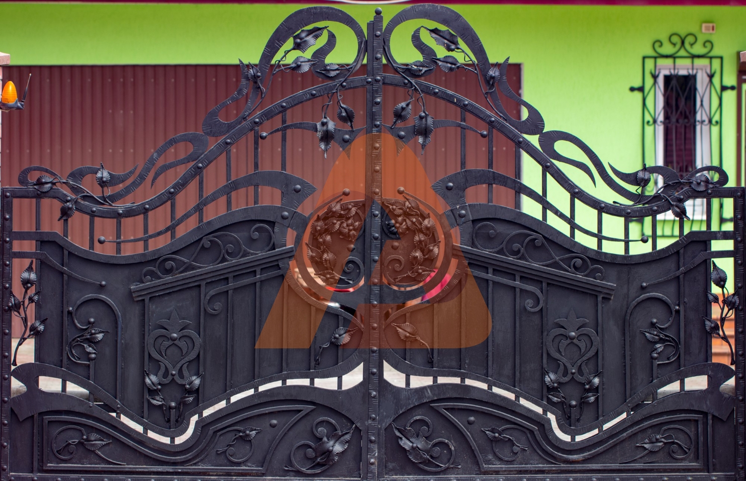 5188 | Aluminum Gates vs. Wrought Iron: Comparing Benefits for Your Home | Aluglobusfence.com